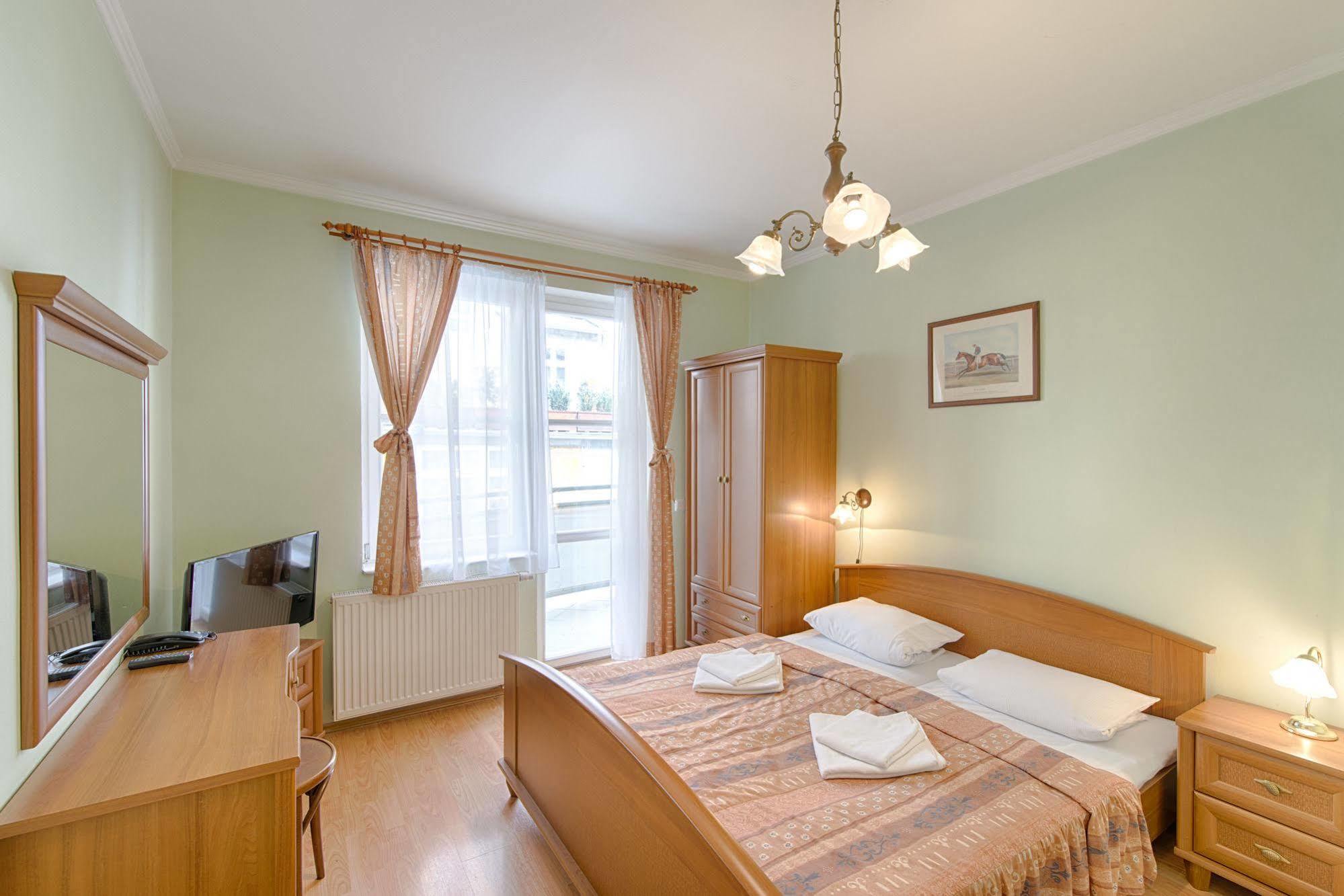 Hotel Derby Karlovy Vary Exterior foto